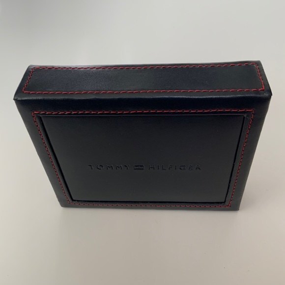 Tommy Hilfiger Wallet Navy RFID Leather Wallet & Valet - Picture 8 of 11